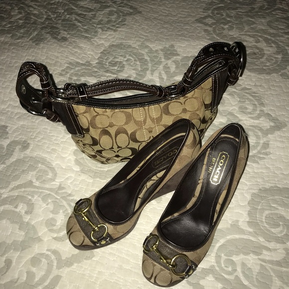 🦋Coach Signature”Issy” Round Toe Wedge,Size-6.5🦋 - Picture 3 of 7
